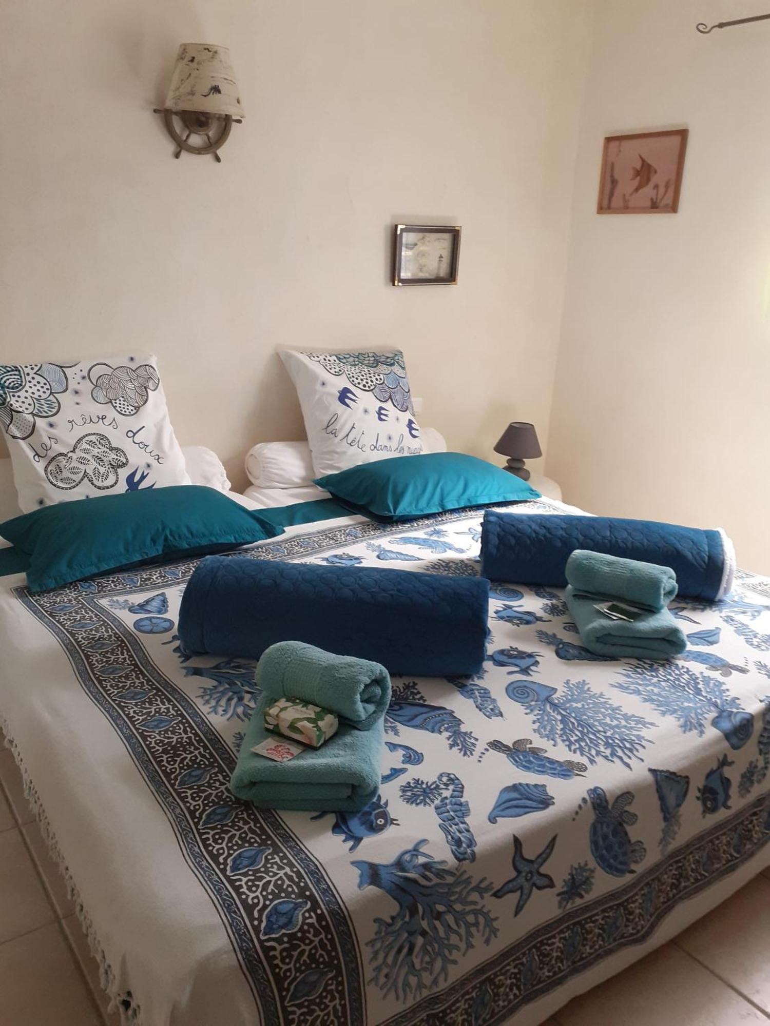 La Maison De Jenny Bed & Breakfast มงโตรูซ์ ภายนอก รูปภาพ