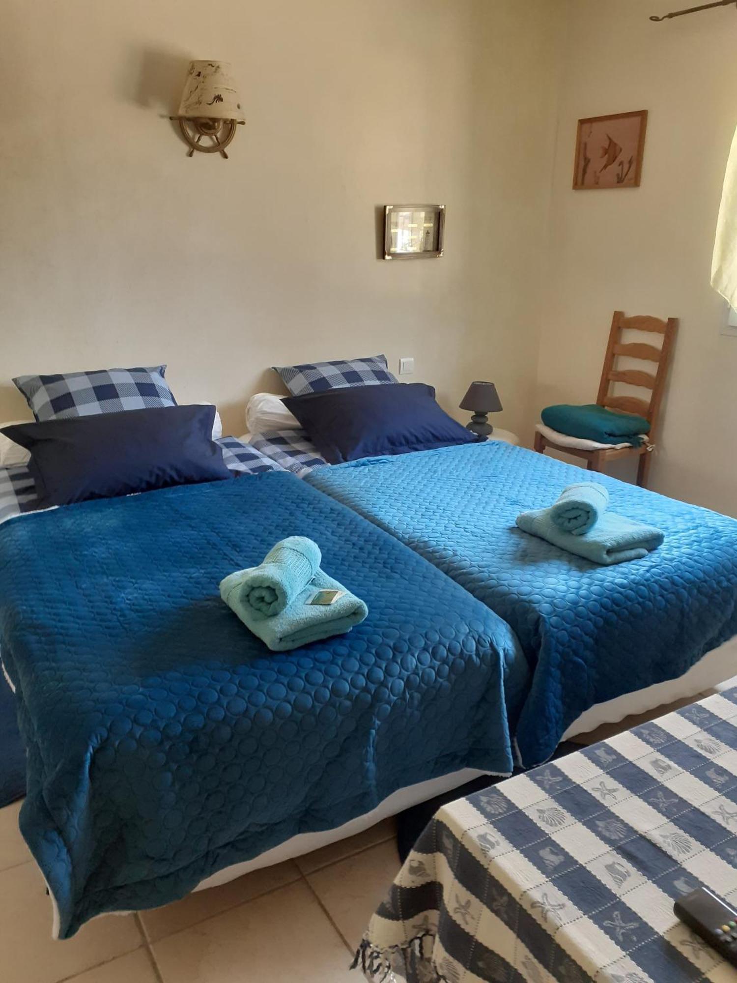 La Maison De Jenny Bed & Breakfast มงโตรูซ์ ภายนอก รูปภาพ