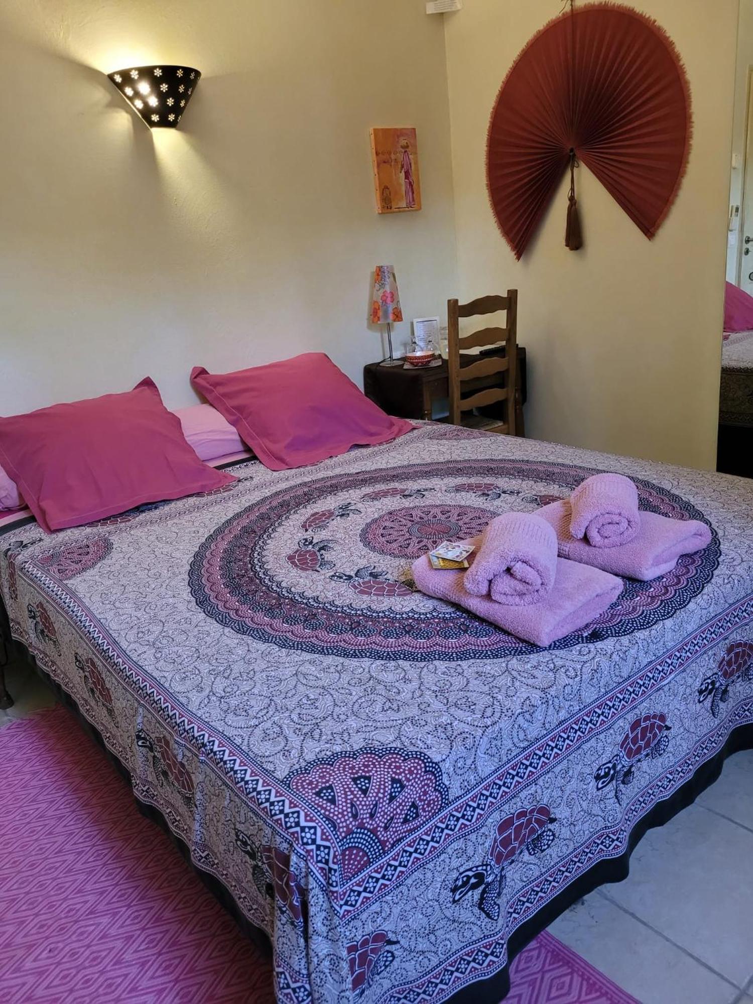 La Maison De Jenny Bed & Breakfast มงโตรูซ์ ภายนอก รูปภาพ