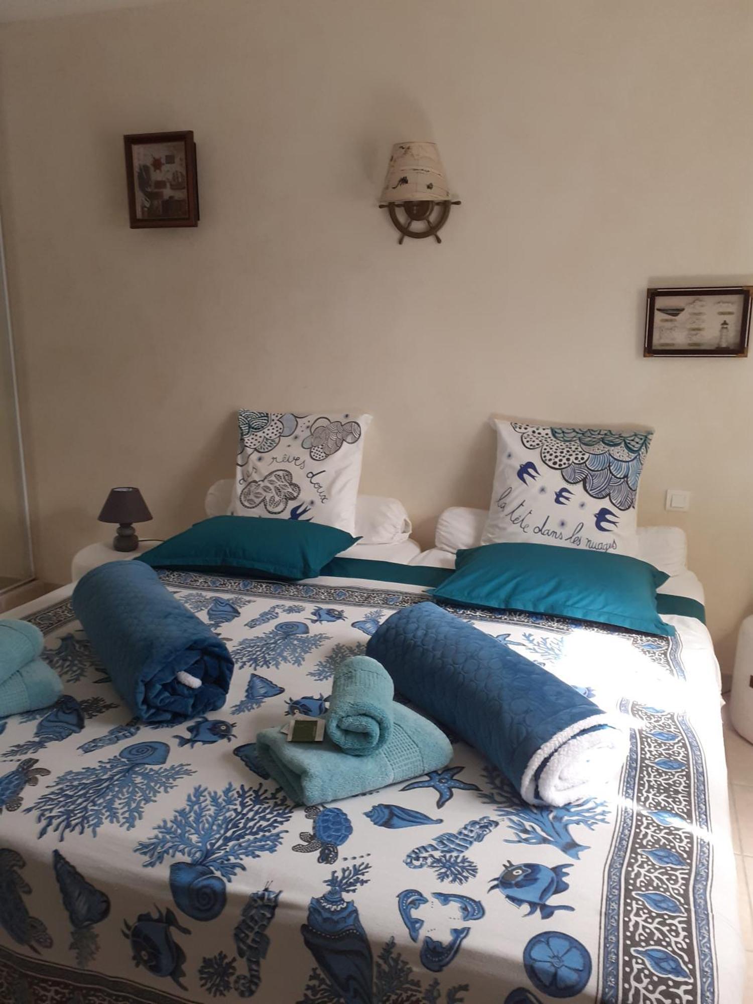 La Maison De Jenny Bed & Breakfast มงโตรูซ์ ภายนอก รูปภาพ