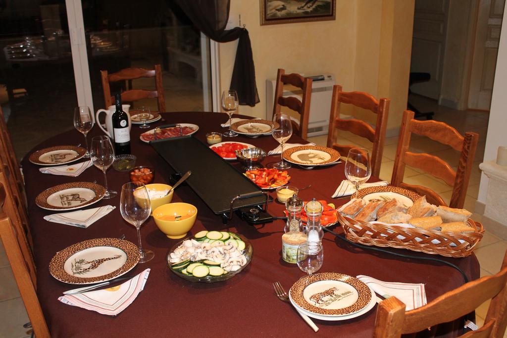 La Maison De Jenny Bed & Breakfast มงโตรูซ์ ภายนอก รูปภาพ