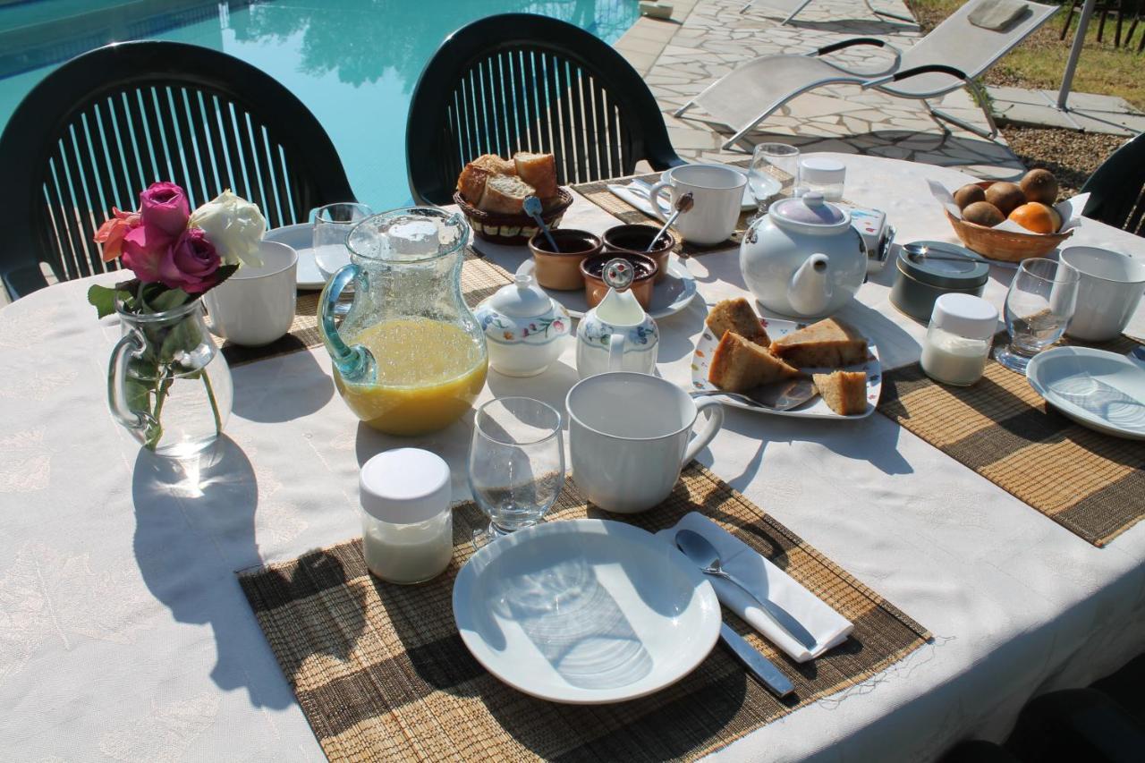 La Maison De Jenny Bed & Breakfast มงโตรูซ์ ภายนอก รูปภาพ