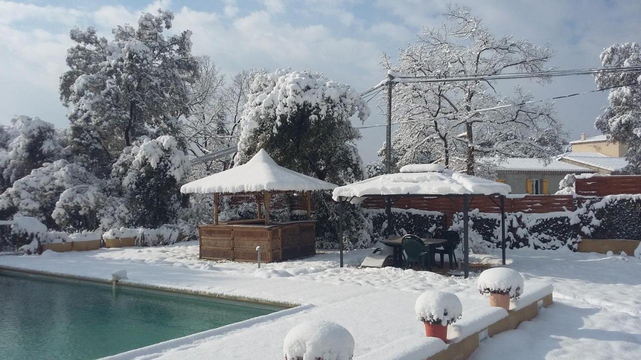 La Maison De Jenny Bed & Breakfast มงโตรูซ์ ภายนอก รูปภาพ